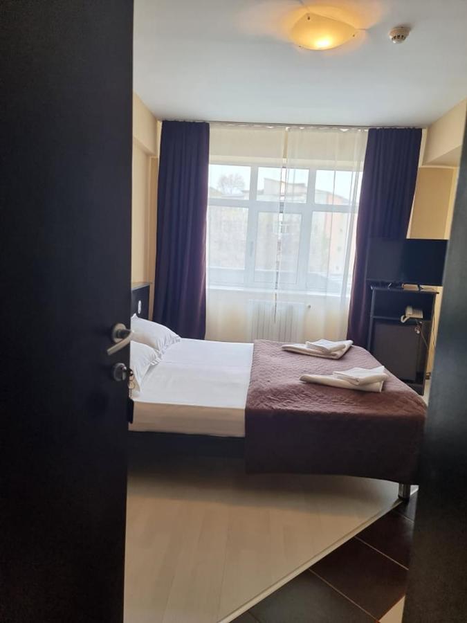 Hotel Savior Васлуй Экстерьер фото