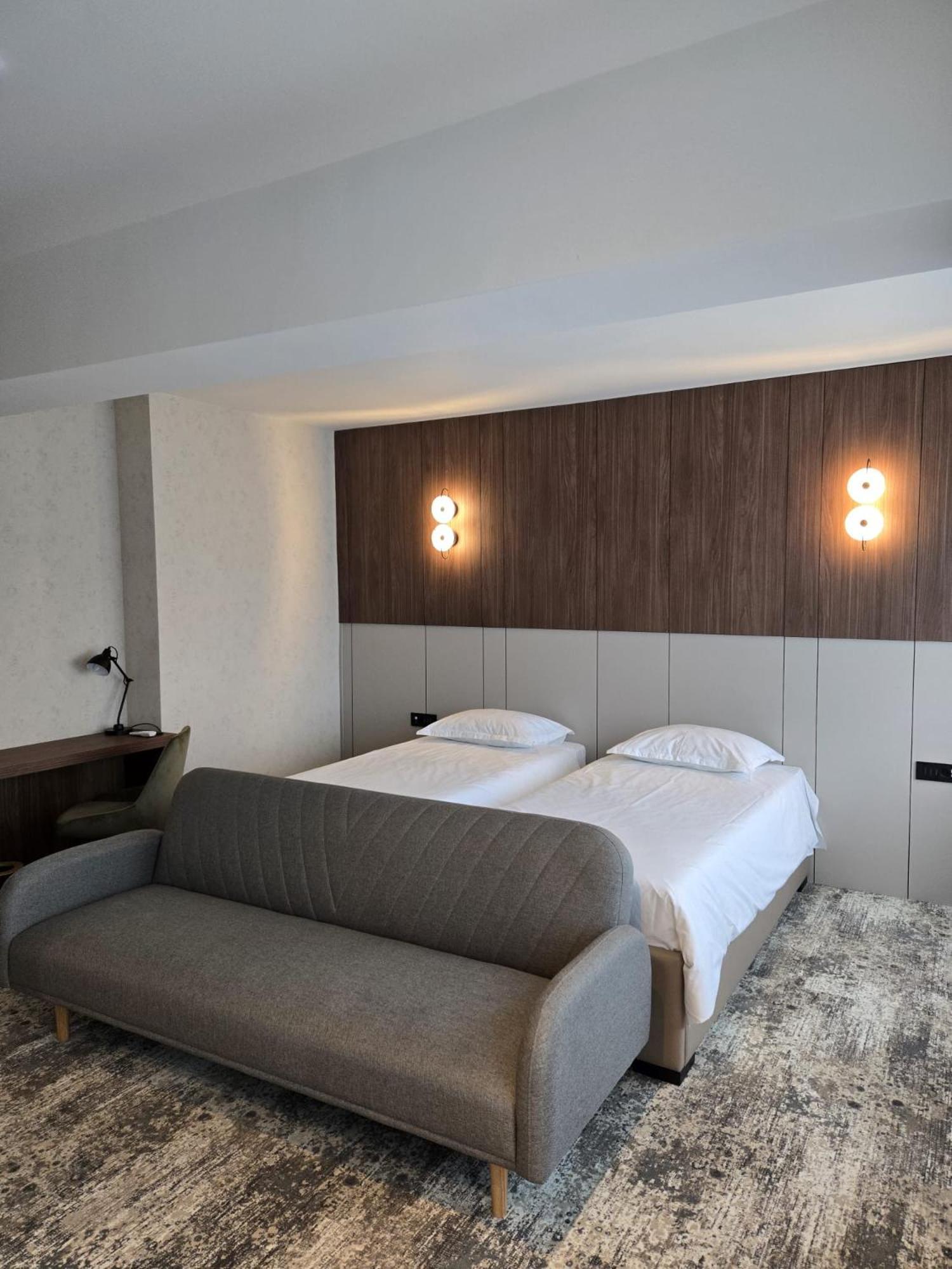 Hotel Savior Васлуй Экстерьер фото