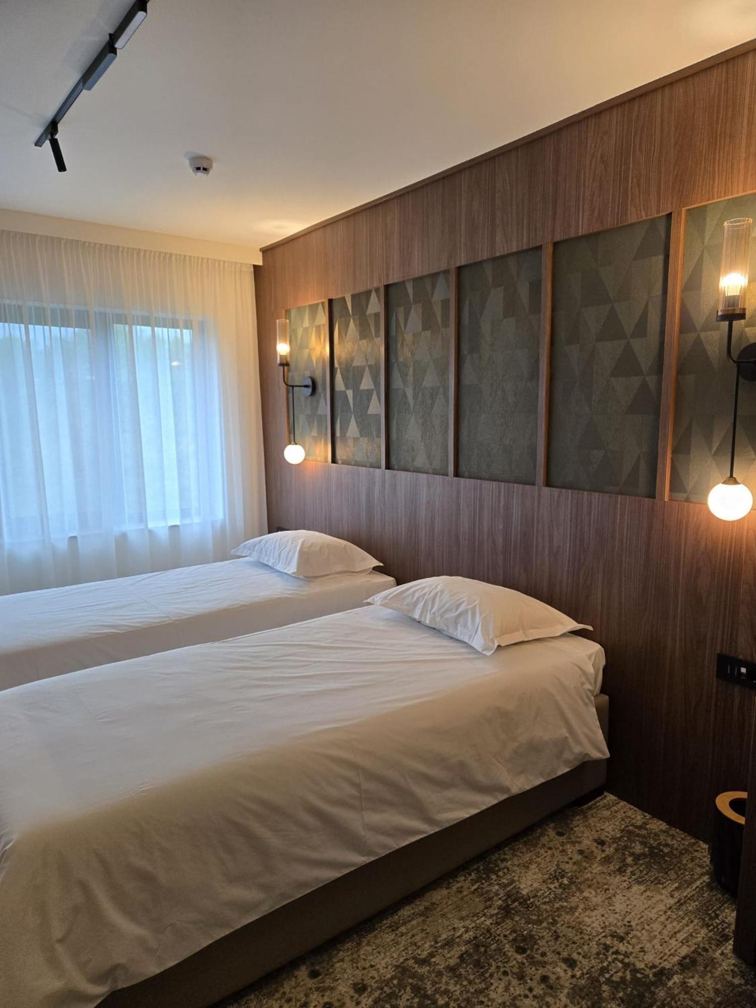 Hotel Savior Васлуй Экстерьер фото