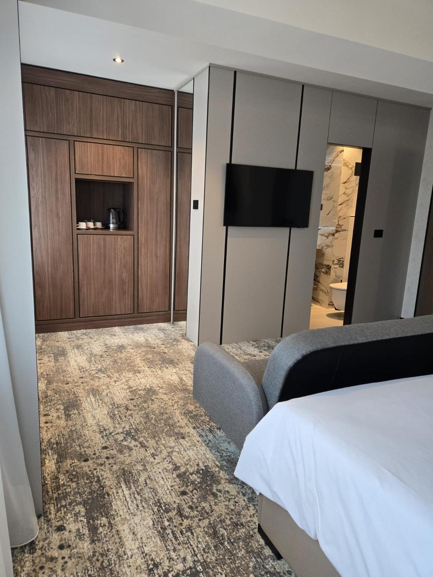 Hotel Savior Васлуй Экстерьер фото